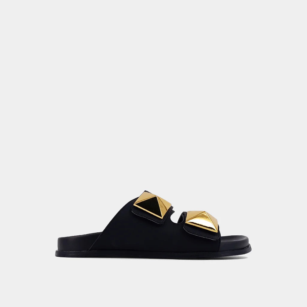 Bernarda in Black