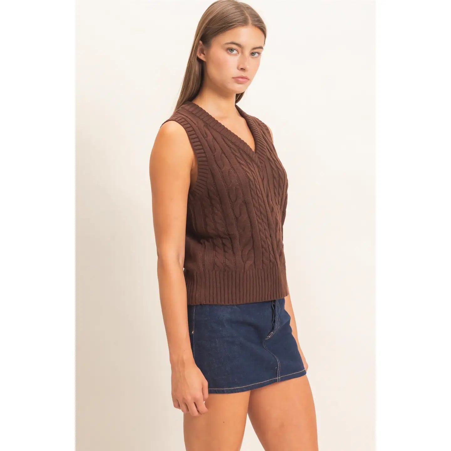 Chandler Sleeveless Sweater Vest- Brown